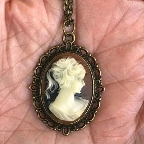 Cameo Lady Portrait 18” Antiqued Bronze Necklace NWT - Picture 1 of 7